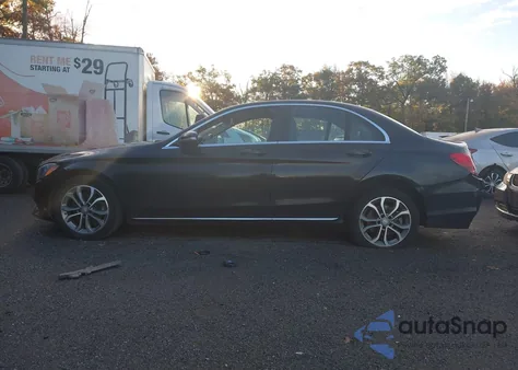 2015 Mercedes-Benz C 300 из США, поврежденный, VIN 55SWF4JB4FU055107